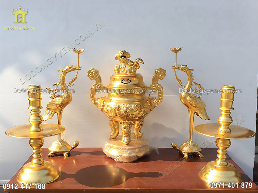 Bộ đồ thờ bằng đồng d&aacute;t v&agrave;ng 24K mang đến sự sang trọng v&agrave; đẳng cấp